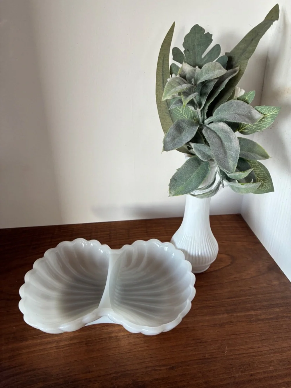 Vintage Avon White Milk Glass Double Shell Trinket Soap Dish Scalloped Edge